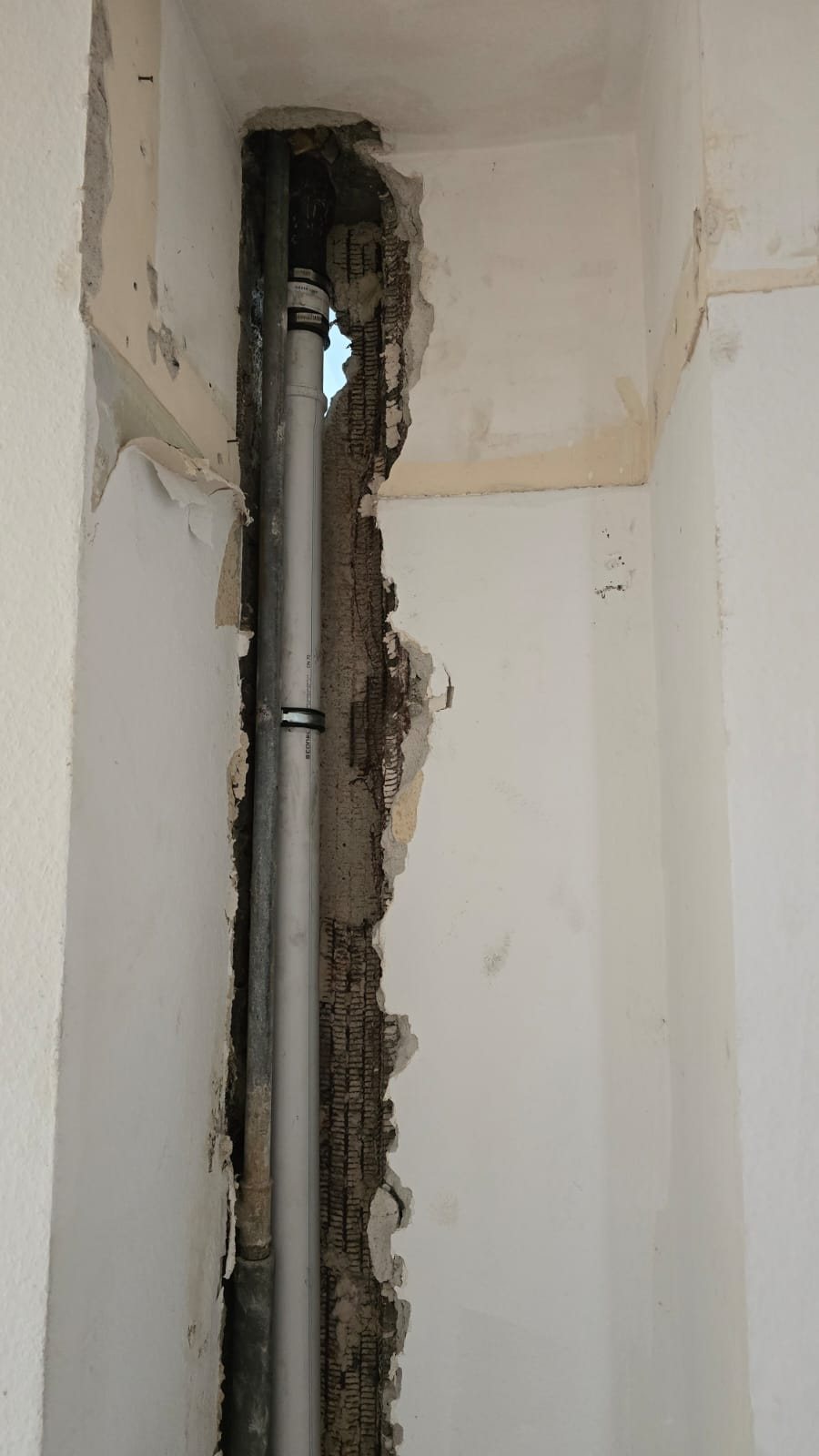Wiederherstellungsarbeiten nach Wasser-, Feuchte- und Versicherungsschäden