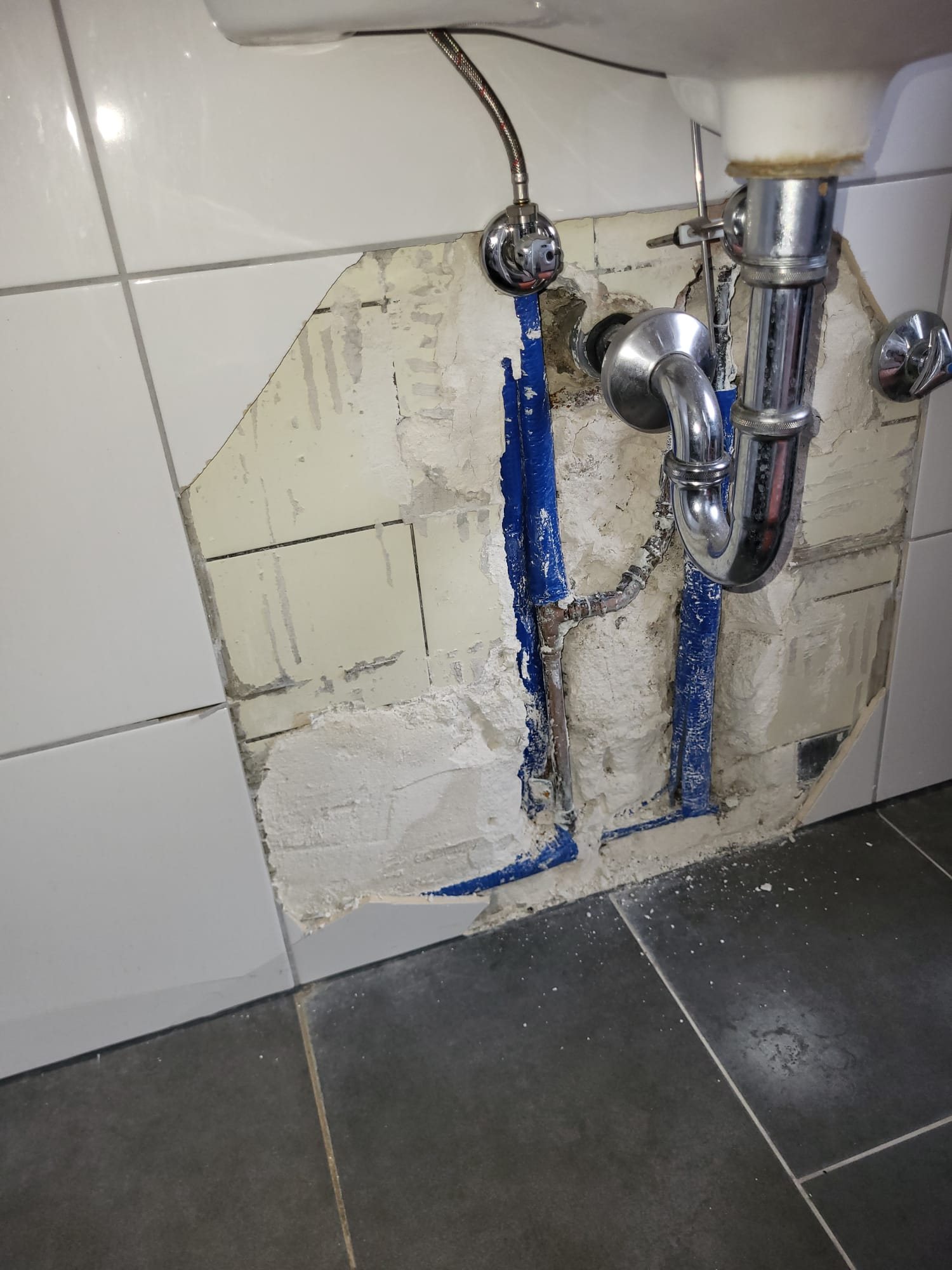 Fliesenarbeiten nach Wasserschaden in Essen