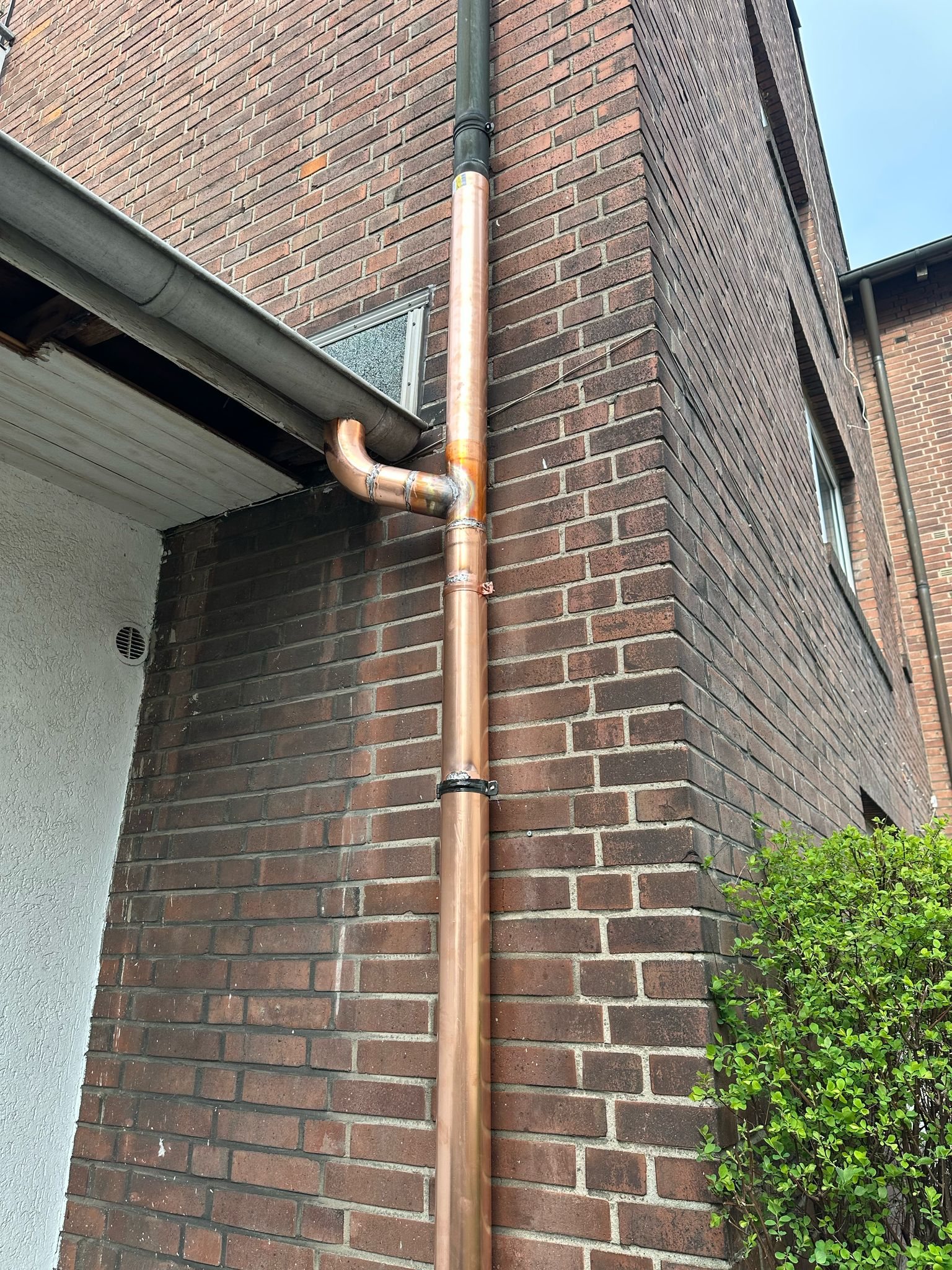 Kupfer-Fallrohr nach Diebstahl in Marl erneuert